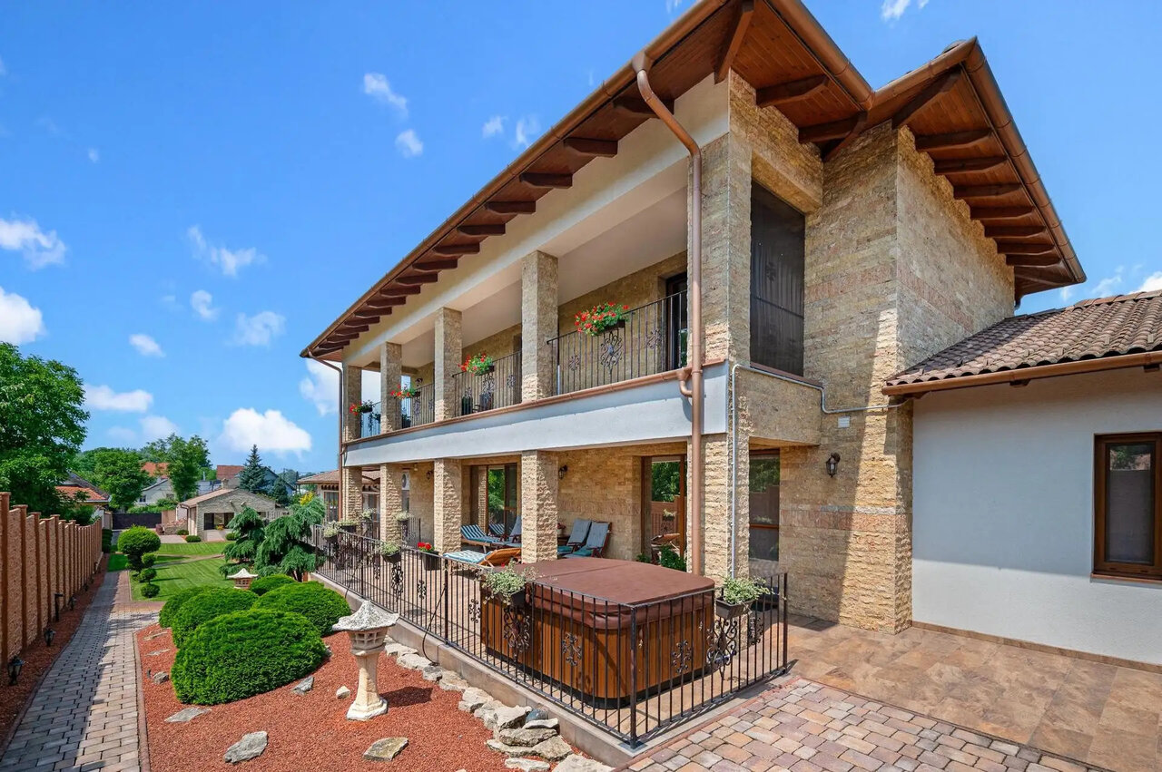 Mediterranean house with jacuzzi and terrace