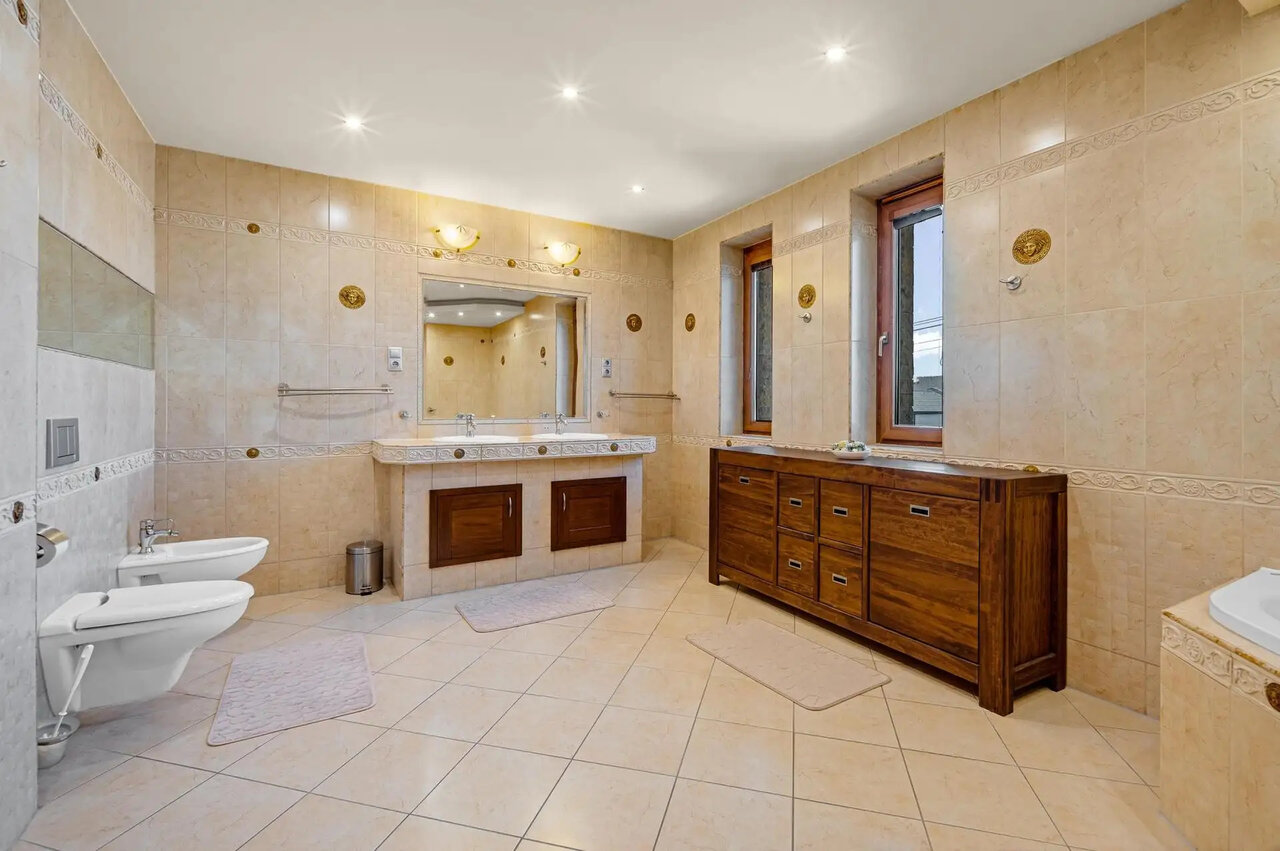Spacious bathroom with double vanity